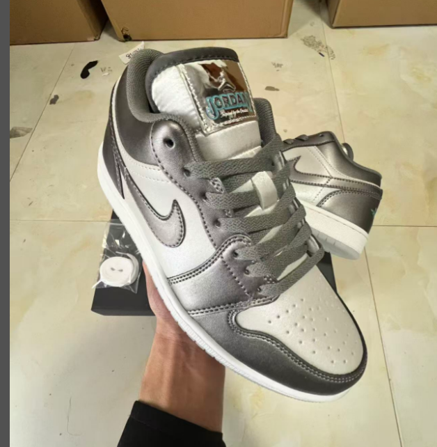 Few Essential Tips To Sell Used Clothes Online 1 image 52